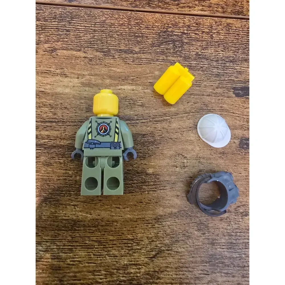 LEGO City Volcano Explorer minifigure from 2016